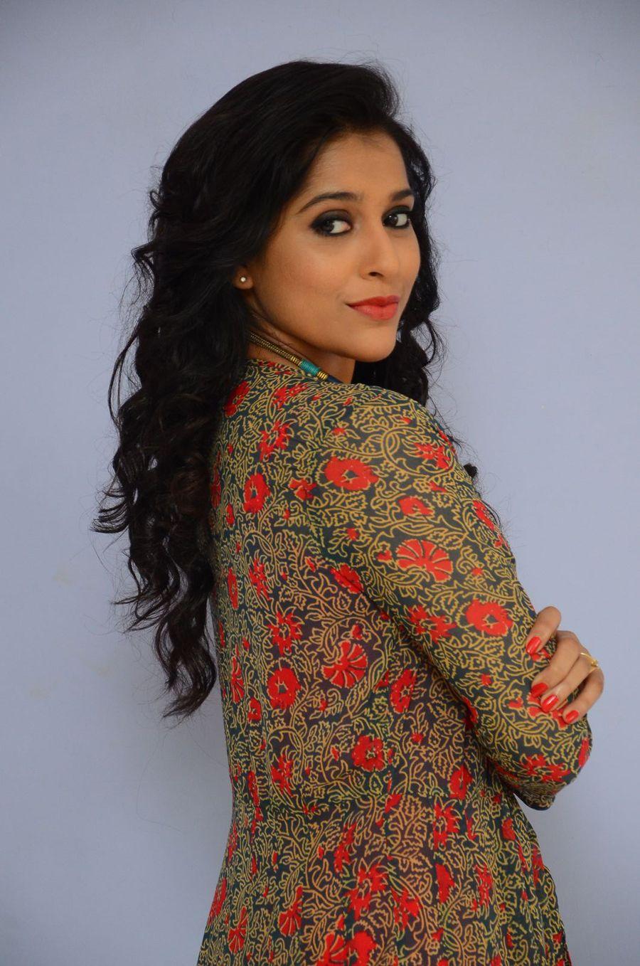 Actress Rashmi Gautam Latest Pics