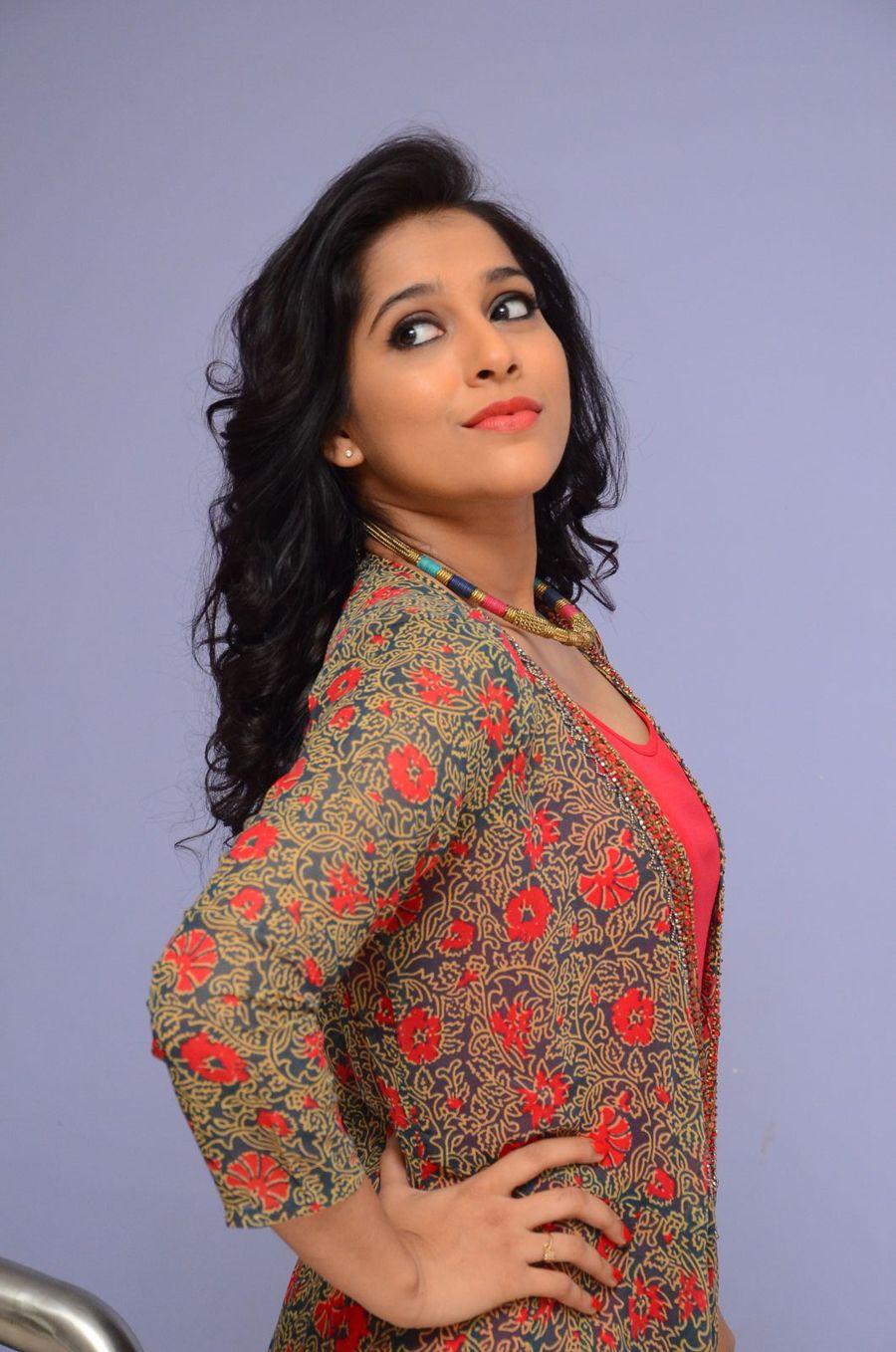 Actress Rashmi Gautam Latest Pics