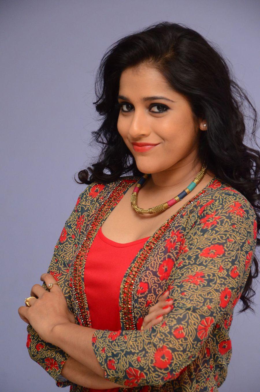 Actress Rashmi Gautam Latest Pics