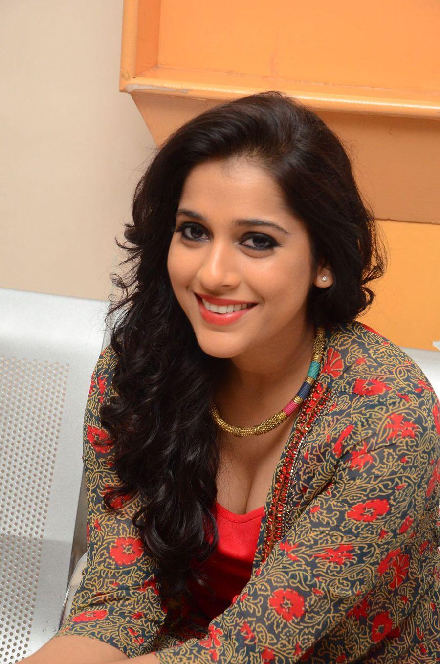 Actress Rashmi Gautam Latest Pics