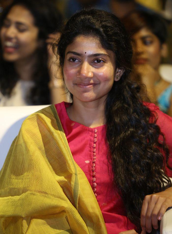 Actress Sai Pallavi Stills At Fidaa Sambaralu