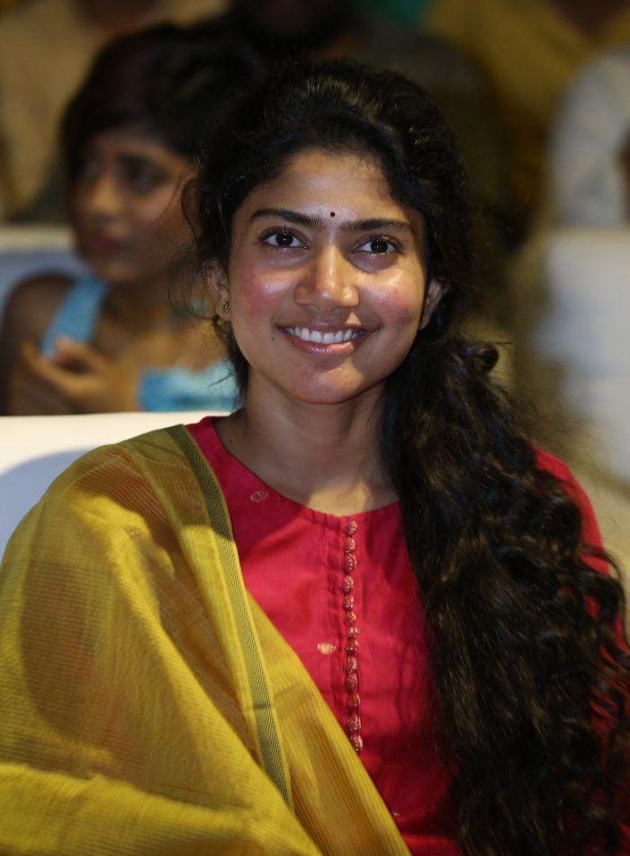 Actress Sai Pallavi Stills At Fidaa Sambaralu