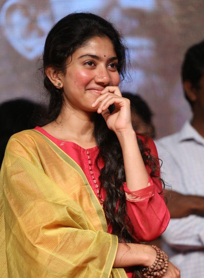 Actress Sai Pallavi Stills At Fidaa Sambaralu