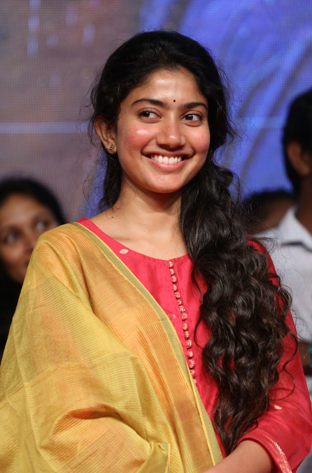 Actress Sai Pallavi Stills At Fidaa Sambaralu