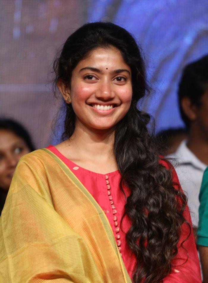 Actress Sai Pallavi Stills At Fidaa Sambaralu