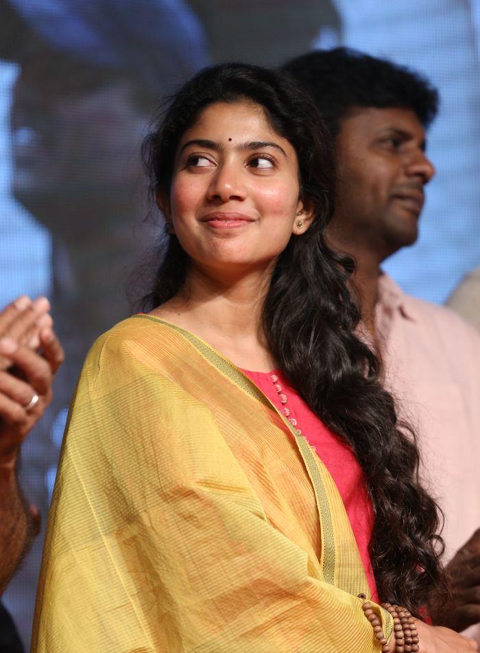 Actress Sai Pallavi Stills At Fidaa Sambaralu