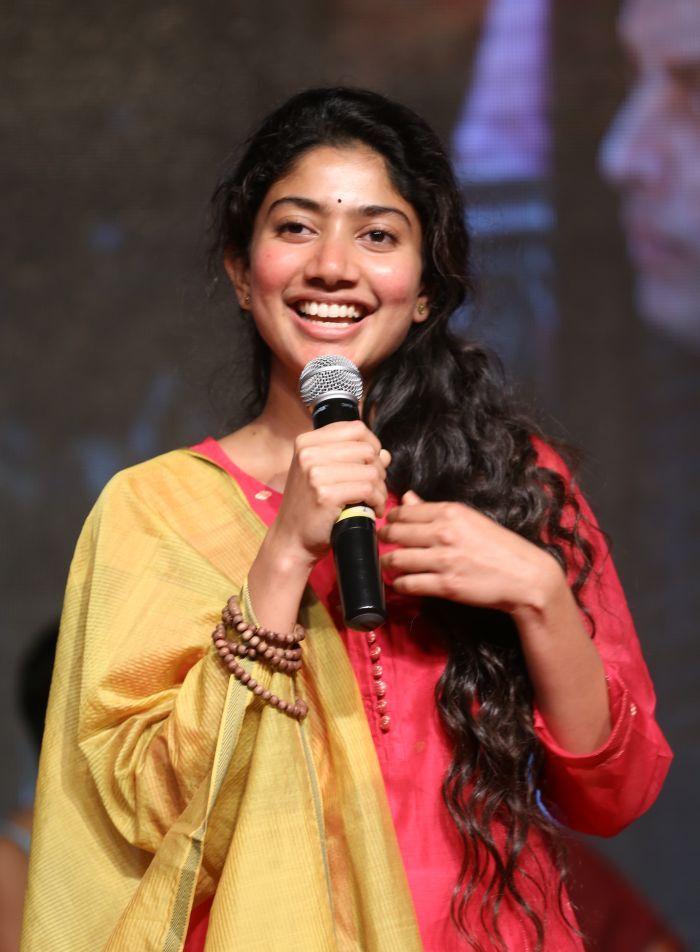 Actress Sai Pallavi Stills At Fidaa Sambaralu