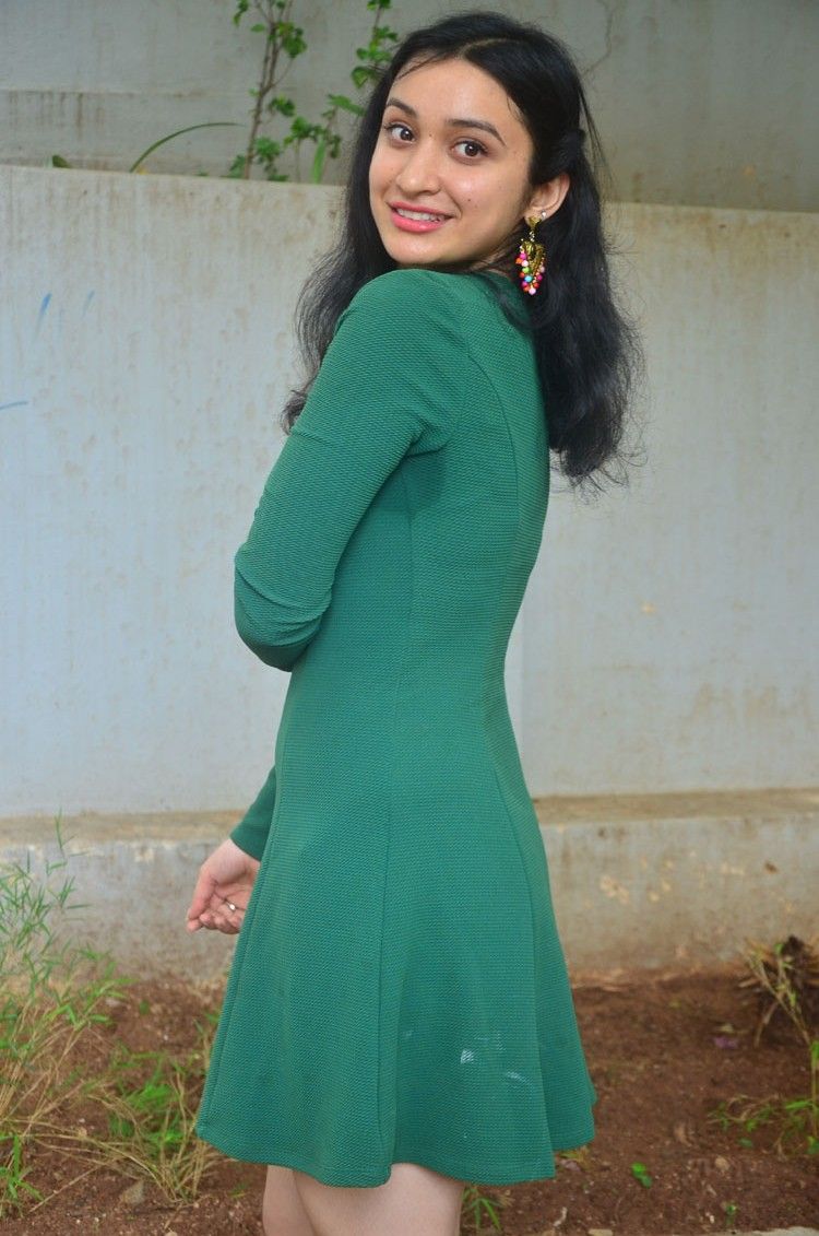Actress Sakshi Kakkar New Stills