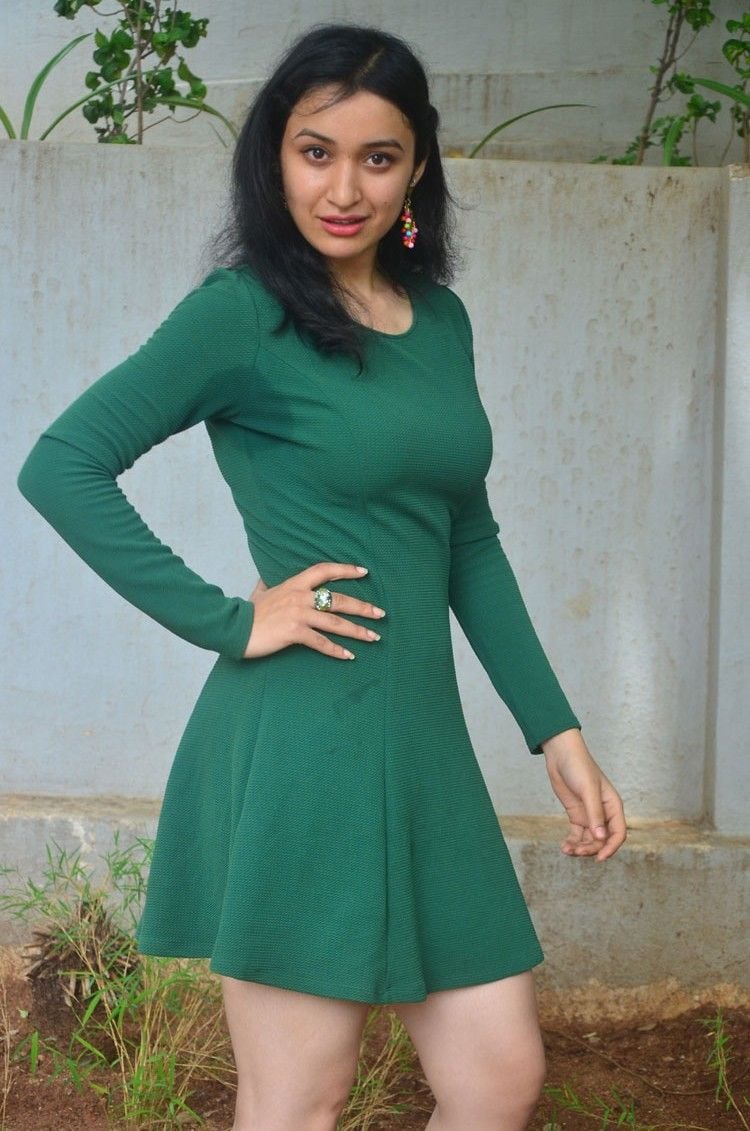 Actress Sakshi Kakkar New Stills