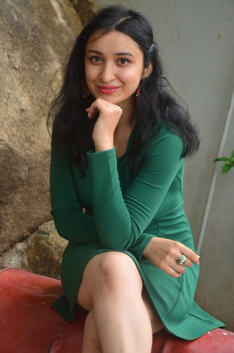 Actress Sakshi Kakkar New Stills