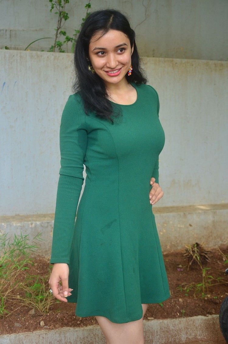 Actress Sakshi Kakkar New Stills
