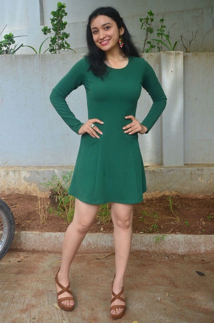 Actress Sakshi Kakkar New Stills