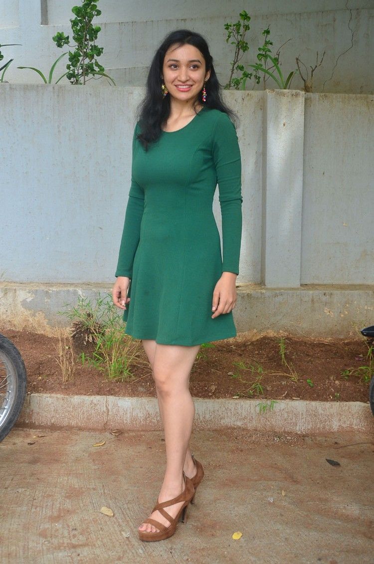 Actress Sakshi Kakkar New Stills