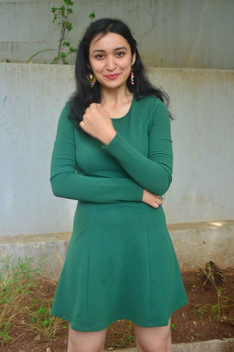 Actress Sakshi Kakkar New Stills