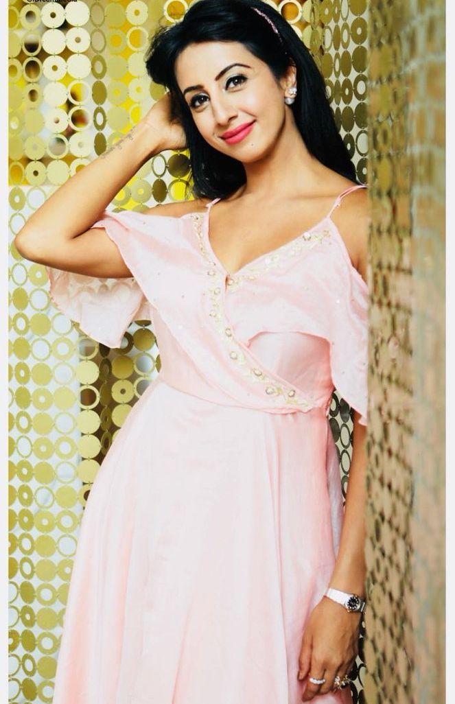 Actress Sanjjanaa shines in her latest Unseen Photoshoot Stills