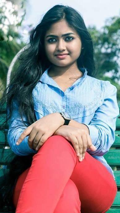 Actress Shaalin Zoya Latest Stills