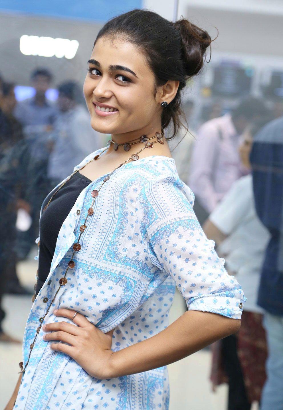 Actress Shalini Pandey Latest 2017 Photo Stills