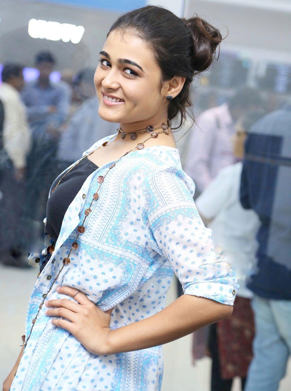 Actress Shalini Pandey Latest 2017 Photo Stills