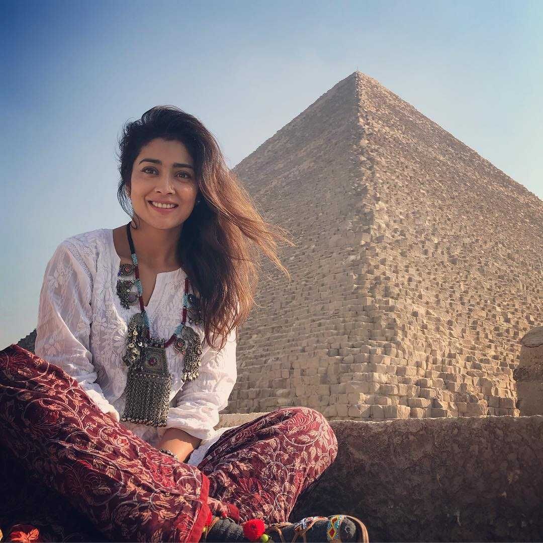 Actress Shriya Saran New Wallpapers