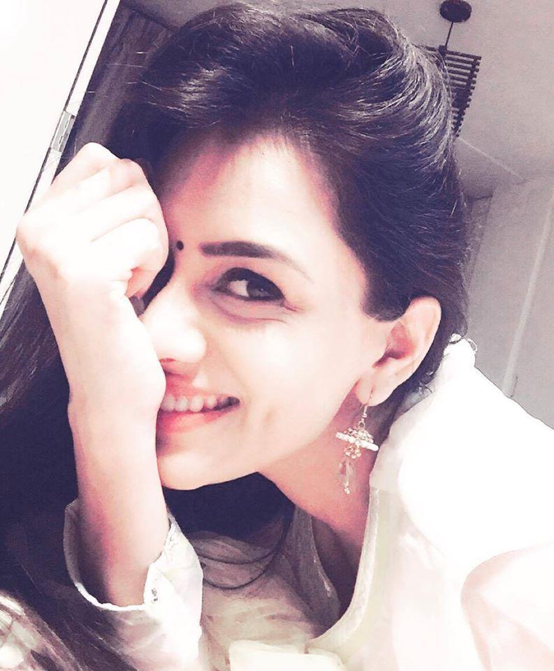 Actress Smriti Khanna Latest Cute Images