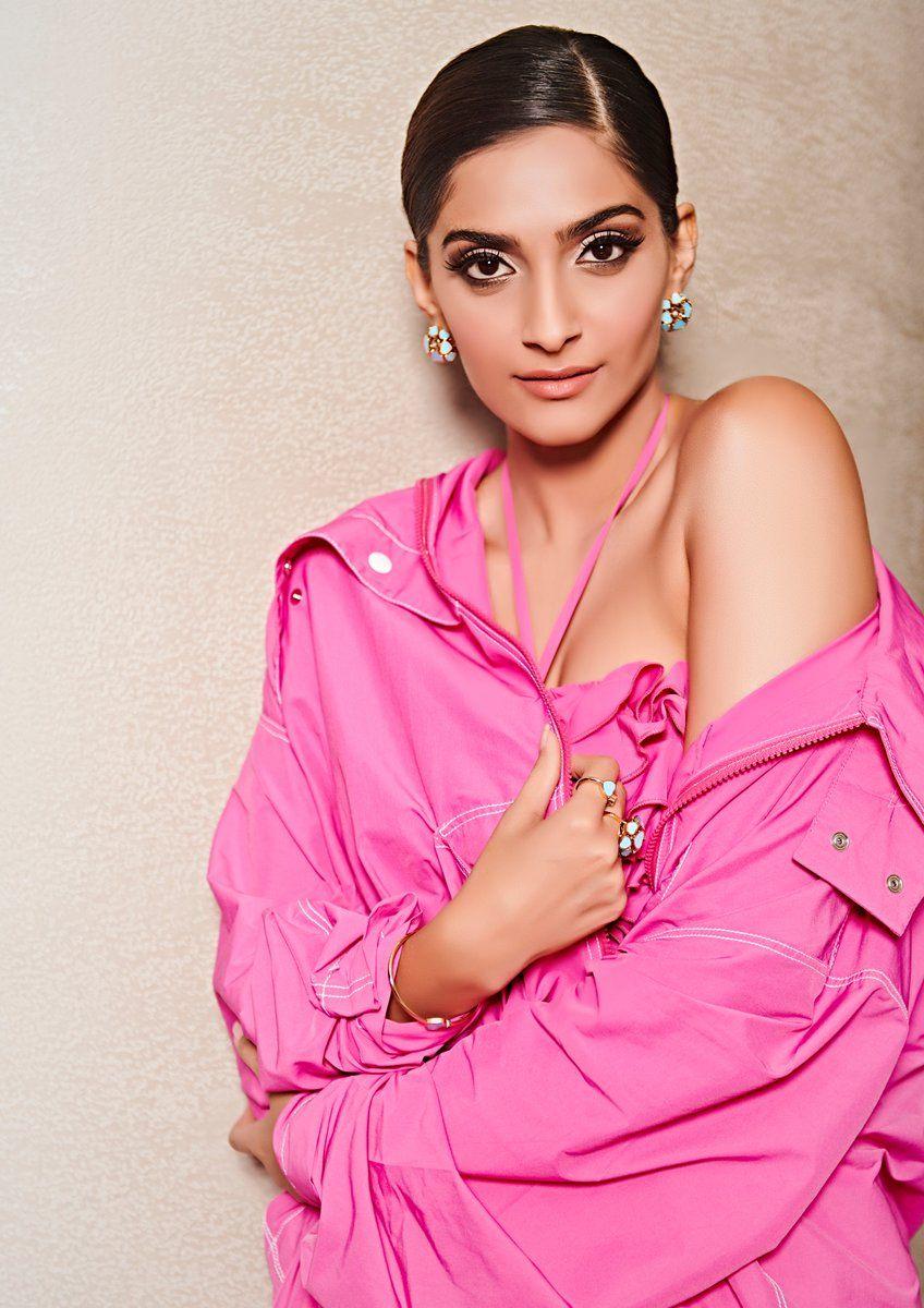 Actress Sonam Kapoor Latest 2018 Photo Stills