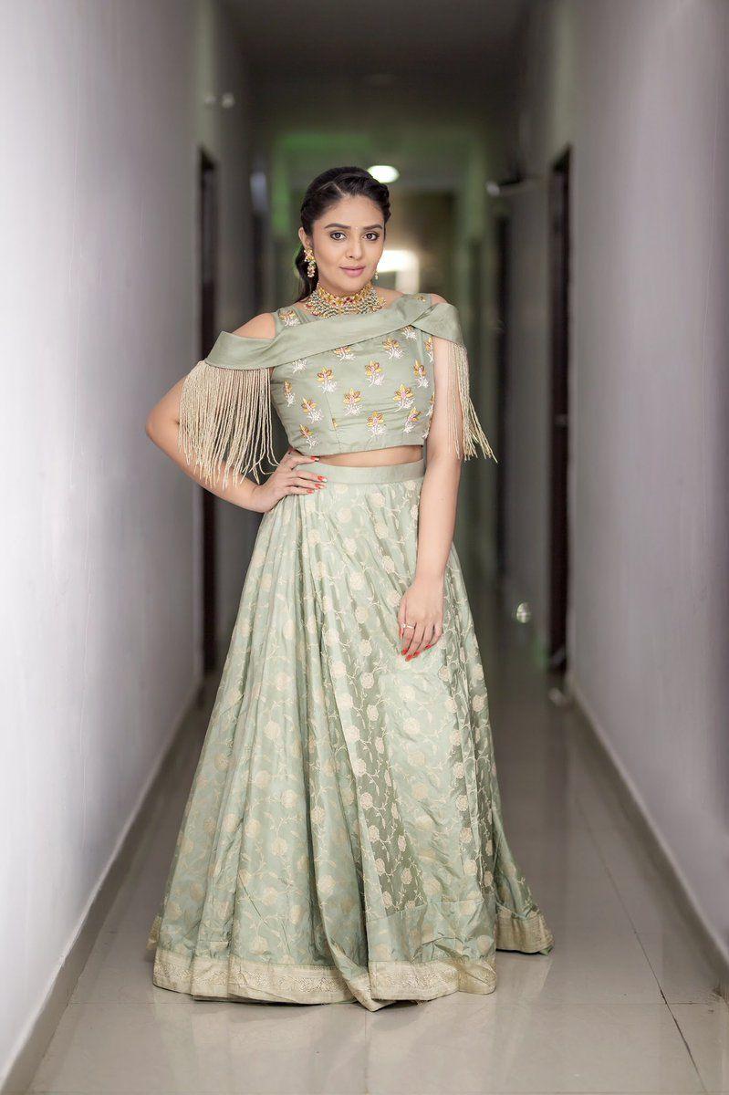 Actress Sree Mukhi Beautiful New Photos