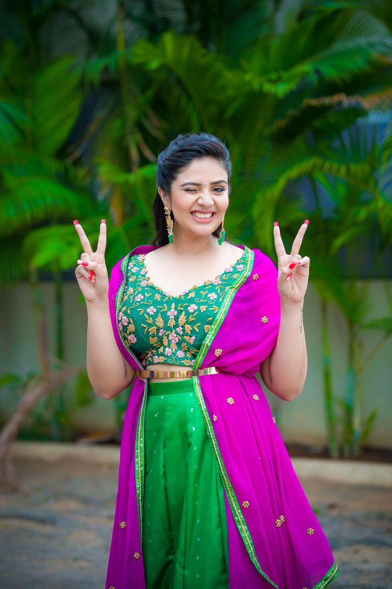 Actress Sree Mukhi Beautiful New Photos