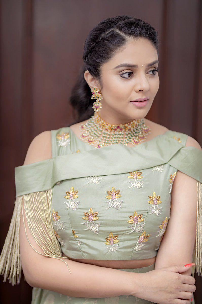 Actress Sree Mukhi Beautiful New Photos