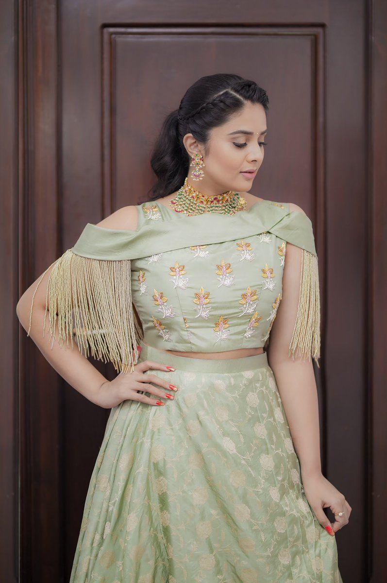 Actress Sree Mukhi Beautiful New Photos
