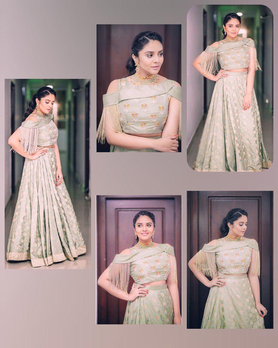 Actress Sree Mukhi Beautiful New Photos