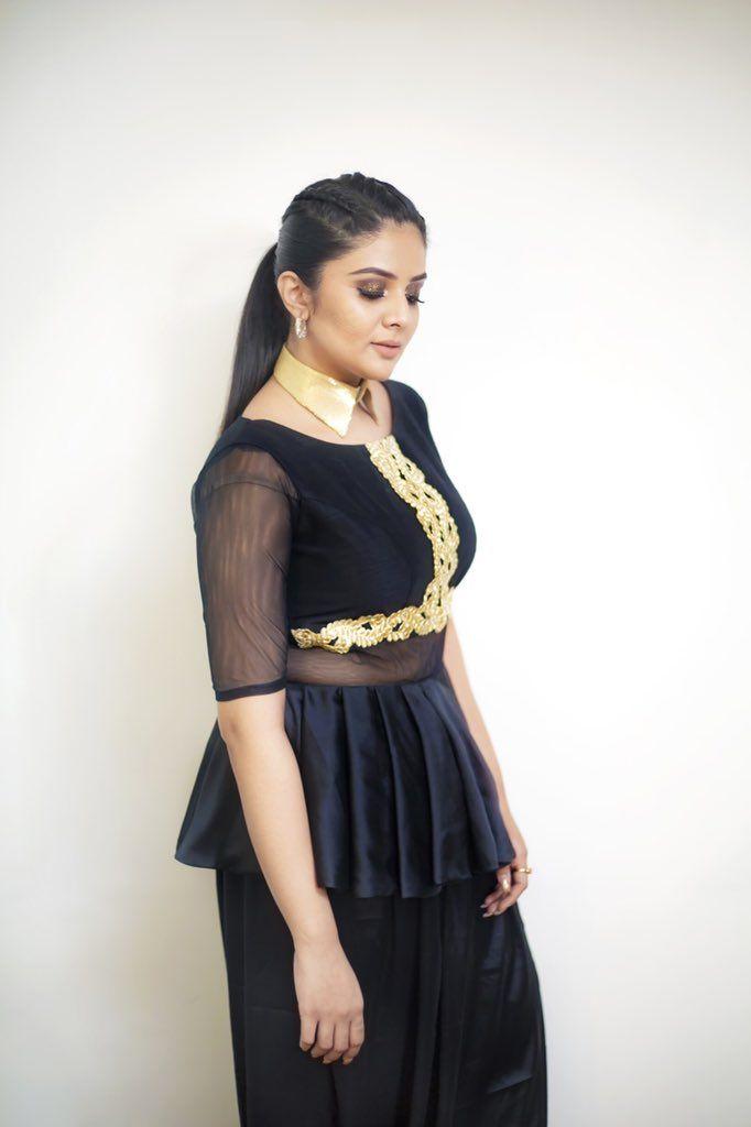 Actress Sree Mukhi Beautiful New Photos