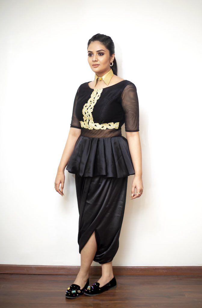 Actress Sree Mukhi Beautiful New Photos