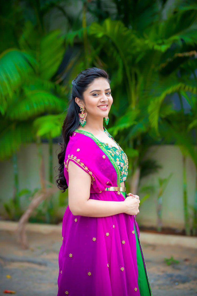Actress Sree Mukhi Beautiful New Photos