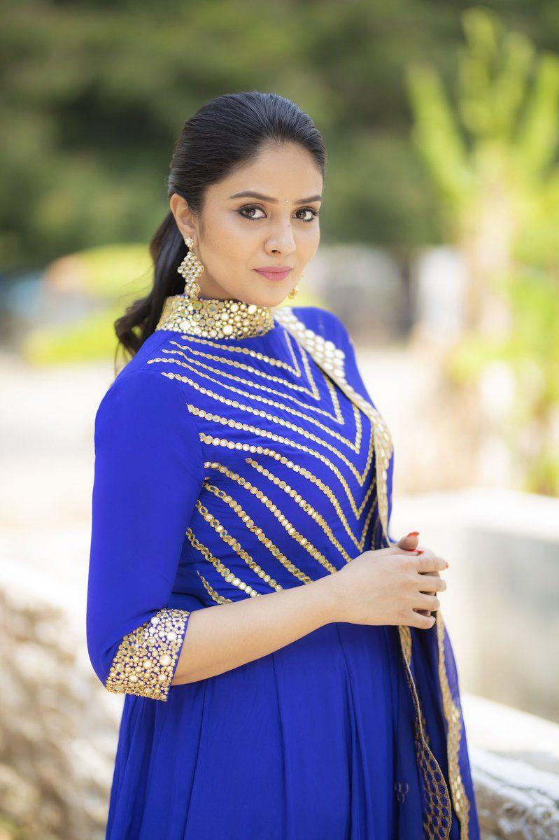 Actress Sree Mukhi Beautiful New Photos