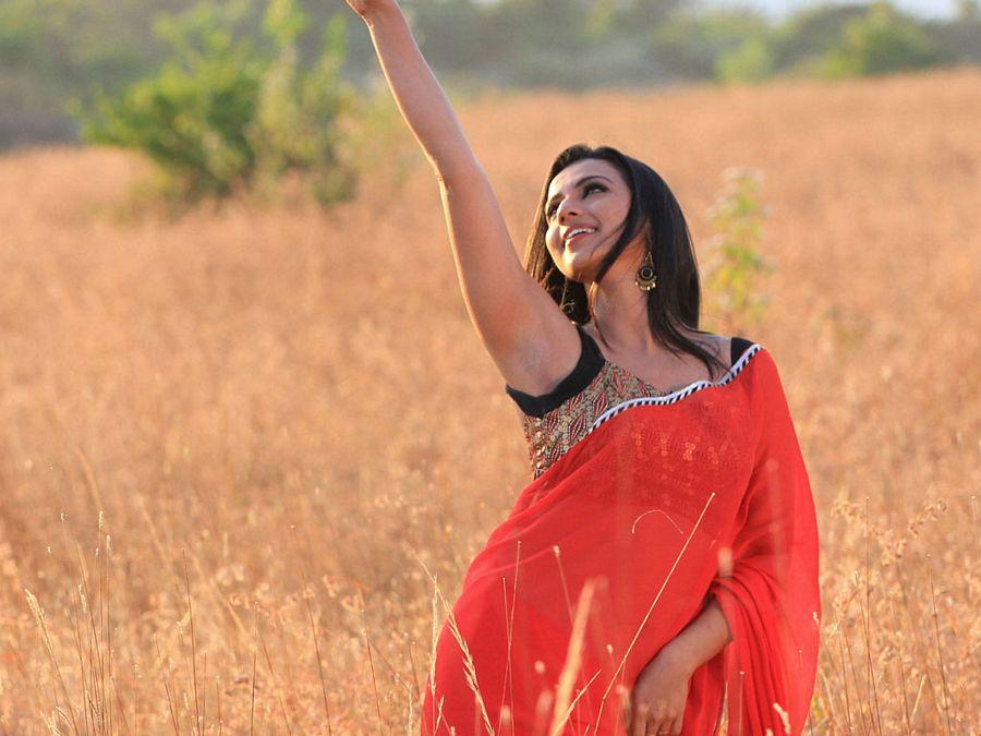 Actress Sruthi Hariharan Latest Stills