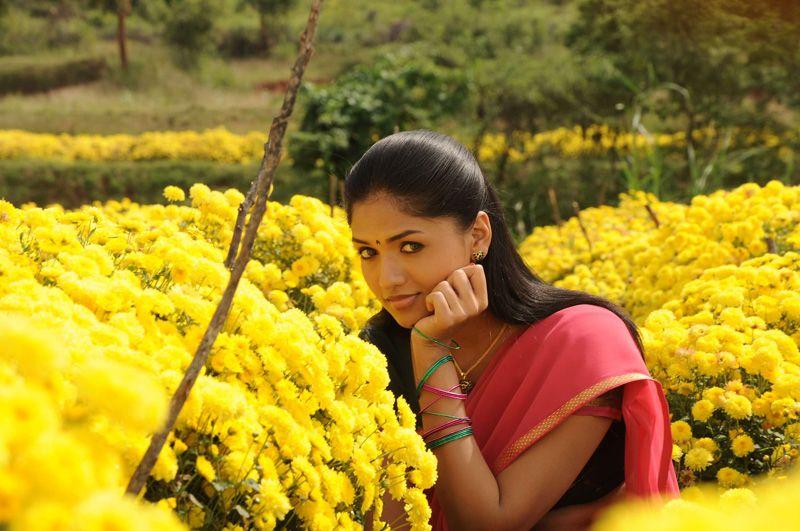 Actress Sunaina Cute Stills