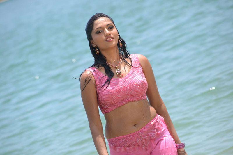 Actress Sunaina Cute Stills