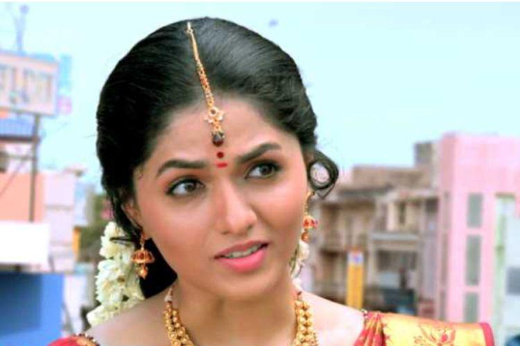 Actress Sunaina Cute Stills