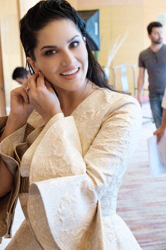 Actress Sunny Leone Latest 2017 Photos