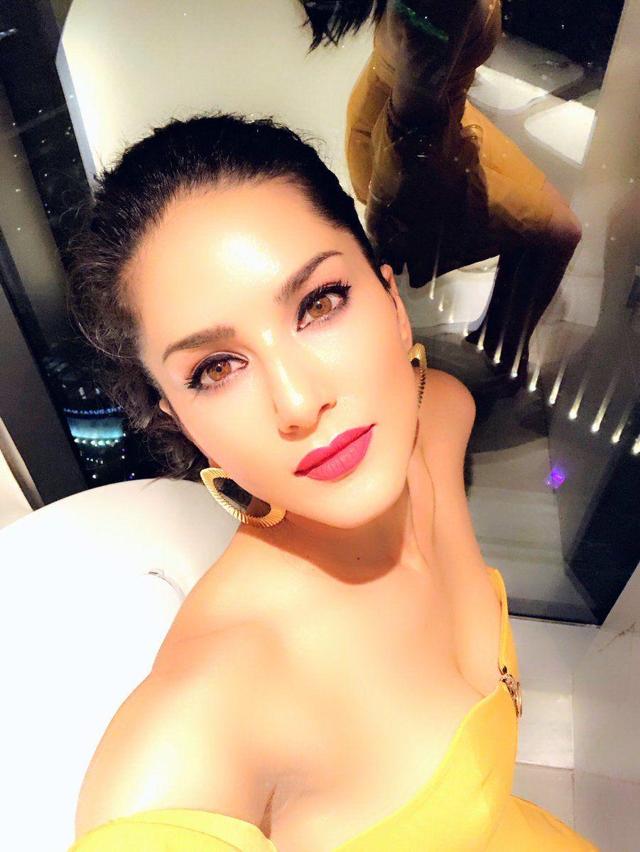 Actress Sunny Leone Latest Hot Photoshoot Stills 2018