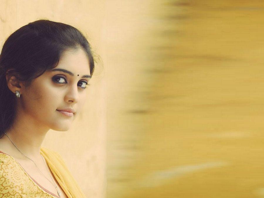 Actress Surabhi Latest Hot & Spicy Unseen Pictures