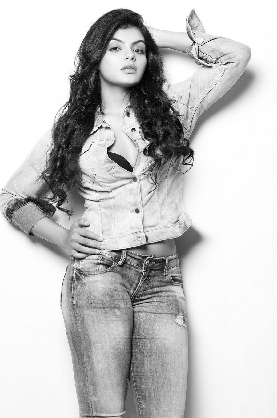 Actress Tejashree New Photo Shoot Images