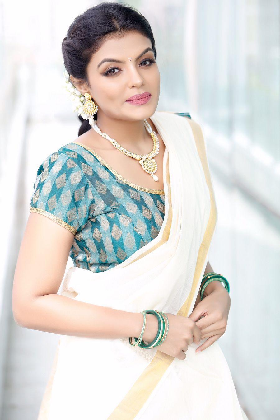 Actress Tejashree New Photo Shoot Images