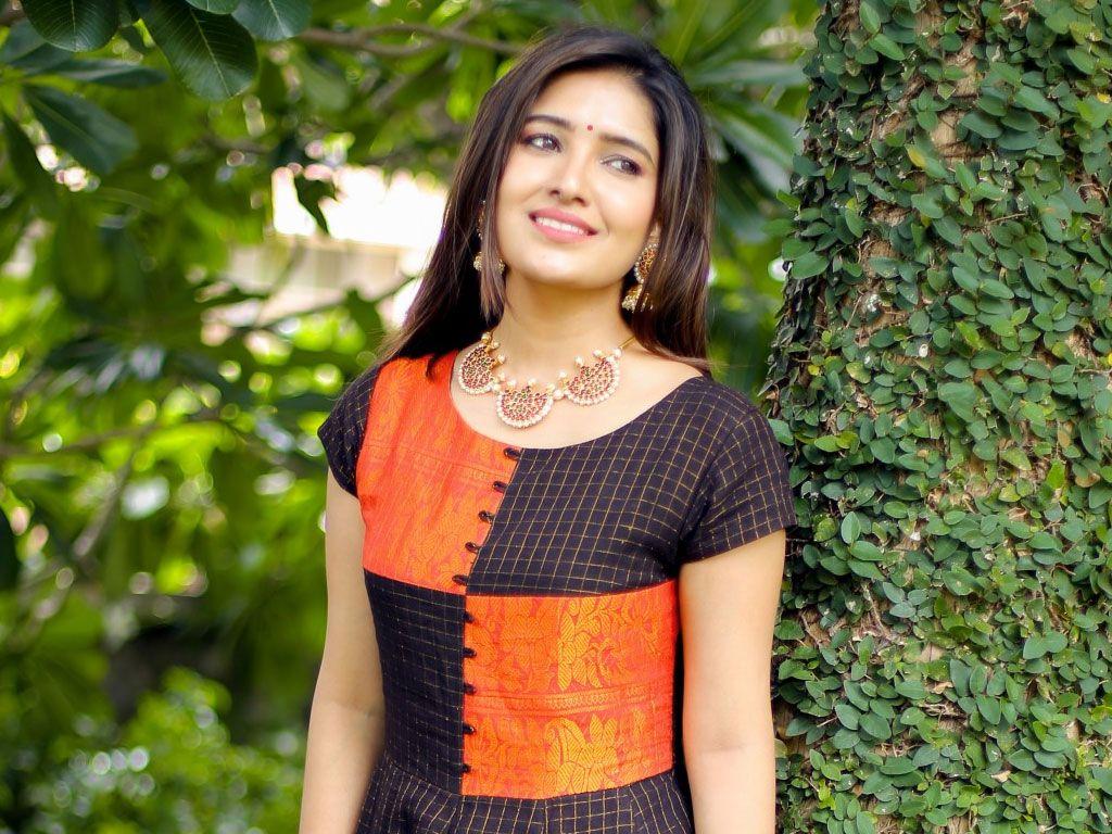 Actress Vani Bhojan Latest Photoshoot Stills