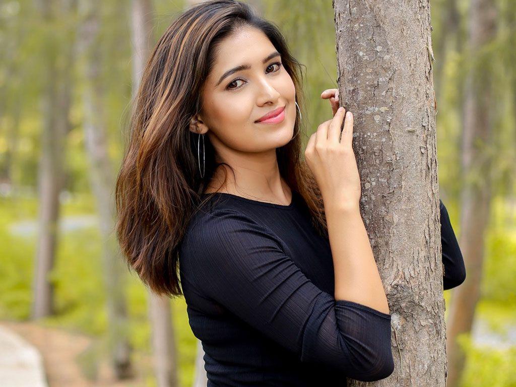 Actress Vani Bhojan Latest Photoshoot Stills
