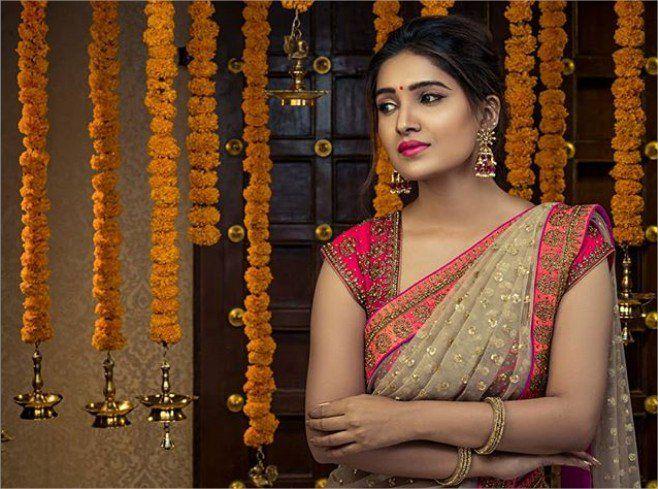 Actress Vani Bhojan Recent Photoshooot Clicks