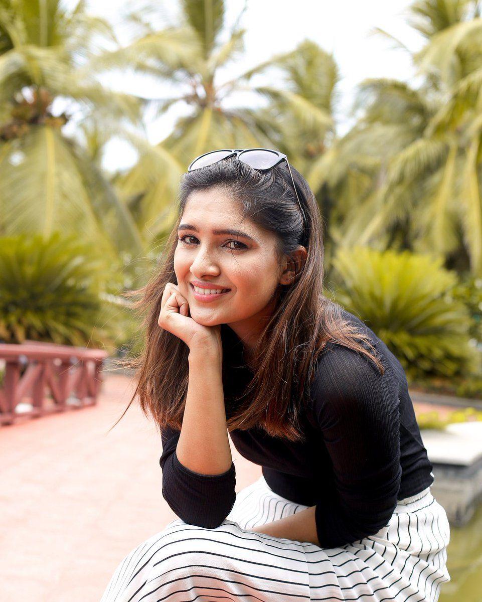 Actress Vani Bhojan Recent Photoshooot Clicks