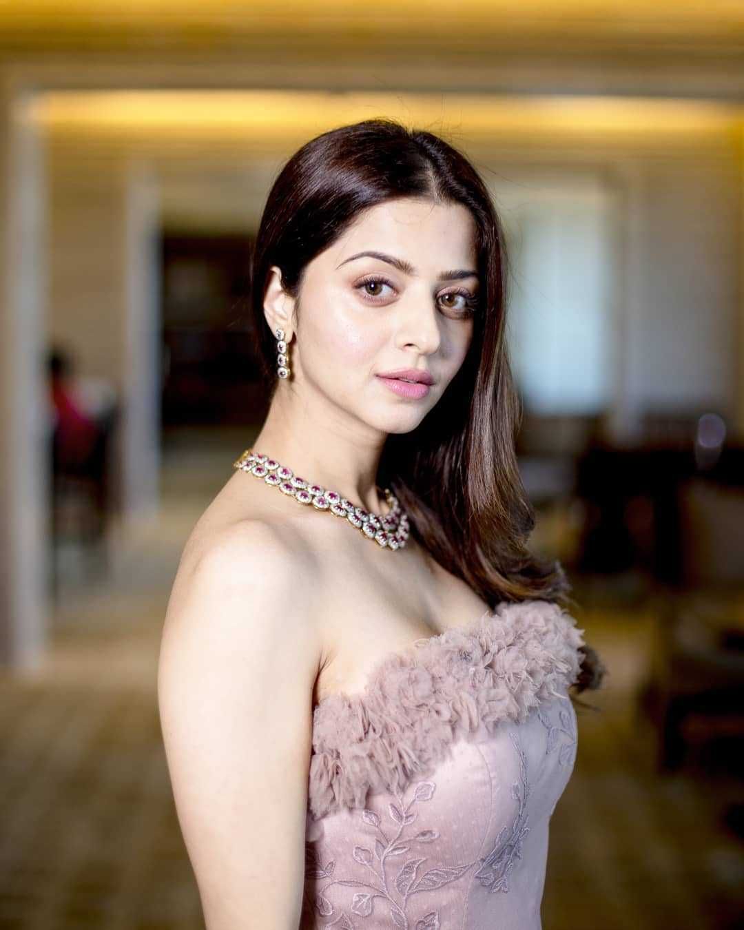 Actress Vedhika New Pictures