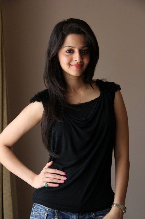 Actress Vedhika Photos