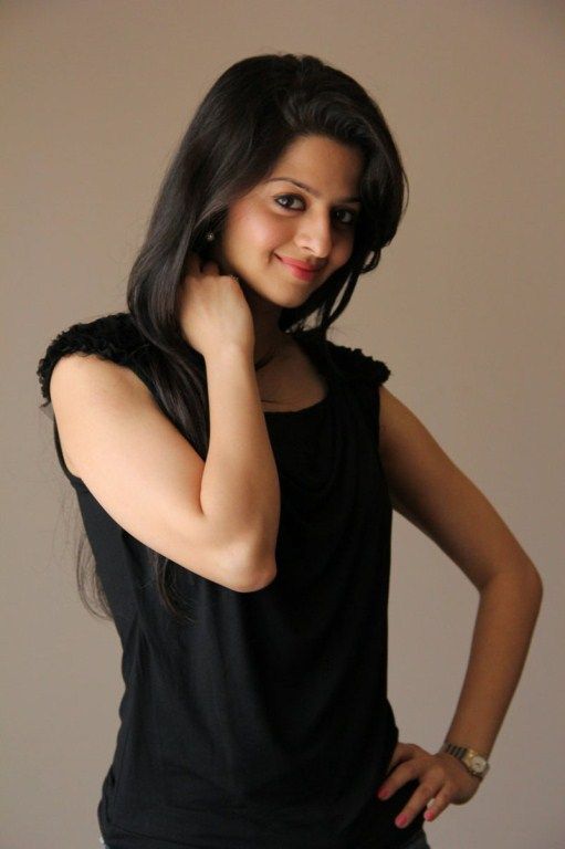 Actress Vedhika Photos
